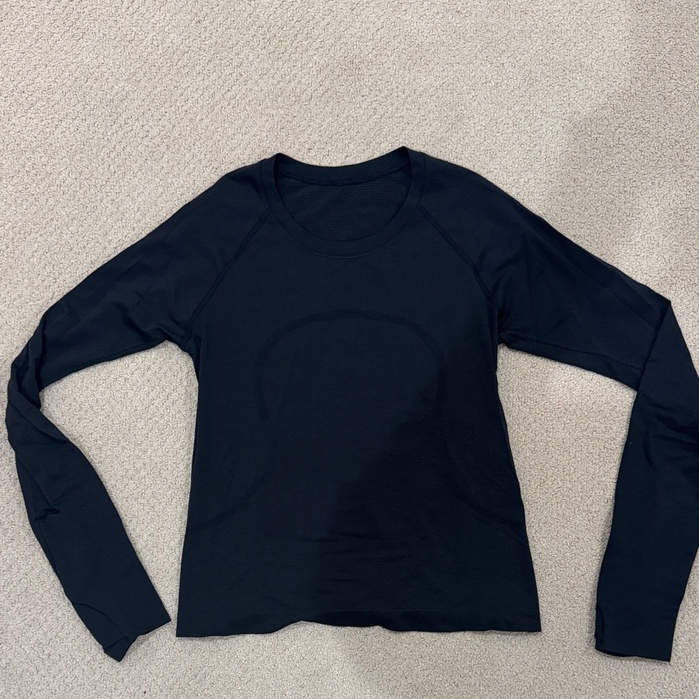 Women's Black Long-Sleeve Swiftly Tech Top